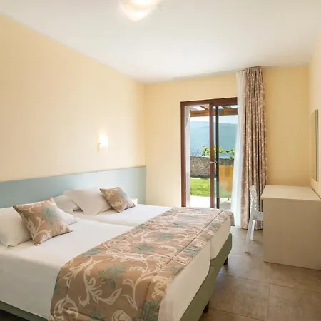 Aparthotel Dany Con Cucina Vista Piscina E Parcheggio Gargnano