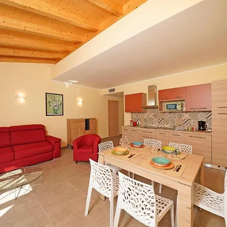 Aparthotel Dany Con Cucina Vista Piscina E Parcheggio 3*