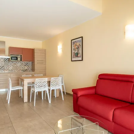 Aparthotel Dany Con Cucina Vista Piscina E Parcheggio 3*
