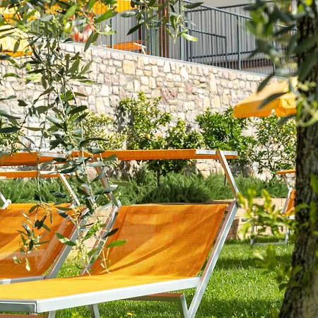 Dany Con Cucina Vista Piscina E Parcheggio Gargnano