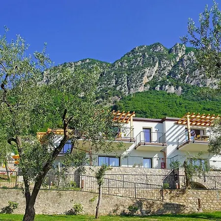 Aparthotel Dany Con Cucina Vista Piscina E Parcheggio Gargnano