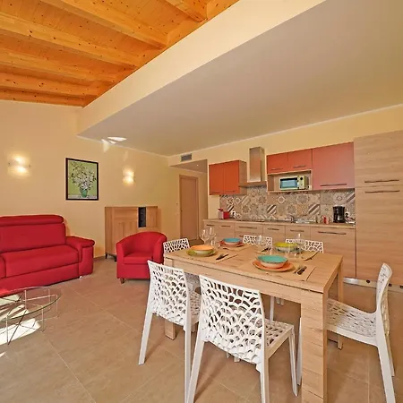 Aparthotel Dany Con Cucina Vista Piscina E Parcheggio Gargnano