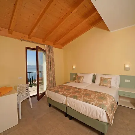 Dany Con Cucina Vista Piscina E Parcheggio Aparthotel Gargnano